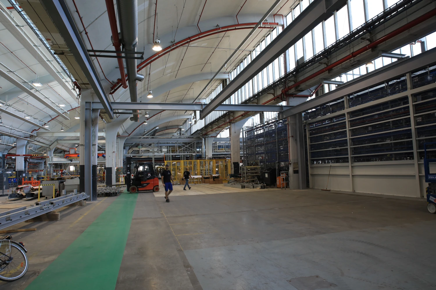 Stahlkonstruktion in einer Industriehalle